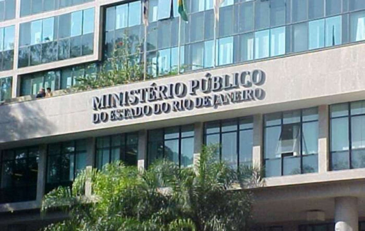 MarcelleHerman3's tweet photo. Guimê e Sapato eram investigados pelo crime de Importunação Sexual.
Após conclusão do inquérito, a Polícia Civil, indiciou os dois ao Ministério Público.
O MP acatou e, hoje, não são mais indiciados:
SÃO RÉUS!
E a Rede Globo mostrando vídeo de Sapato com Amanda!
Vergonha!
#BBB23 https://t.co/ioU8E0BQ00