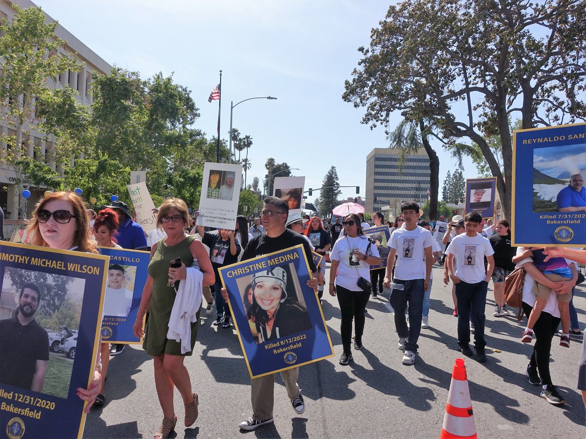 karenkgoh's tweet image. Honoring #crimevictims and remembering #survivors at a Crime Victims’ Rights March sponsored by @KernCountyDA during #nationalcrimevictimsrightsweek. Our hearts go out to those who have lost loved ones. Thank you to all who work to bring #justice.