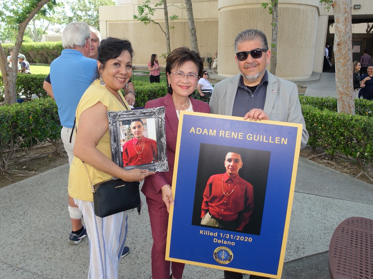 karenkgoh's tweet image. Honoring #crimevictims and remembering #survivors at a Crime Victims’ Rights March sponsored by @KernCountyDA during #nationalcrimevictimsrightsweek. Our hearts go out to those who have lost loved ones. Thank you to all who work to bring #justice.