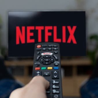 6witi's tweet photo. ثريد اليوم 
منصة نتفليكىس هي أشهر منصة عبر العالم، ولكن في المسلسلات والأفلام.. 
 هل فكرّت فيما تقدمه هذة المنصة قد يضيف الى معلوماتك؟

 مجموعة من أفضل الوثائقيات التي تقدمها Netflix.🎬 https://t.co/Xy7J9TeLHi