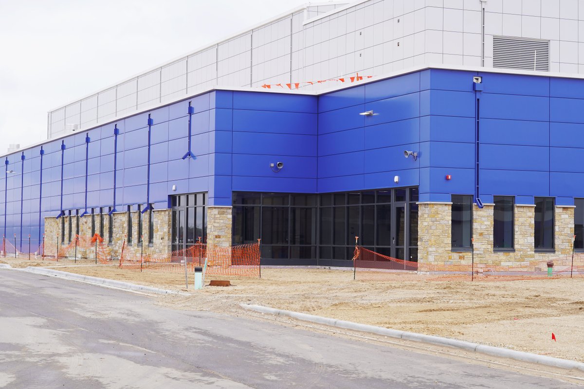 shinefusion's tweet photo. A room with a view!
The protective coverings have been removed from the windows and doors, bringing to life the entrance area and break room of The Chrysalis, our fusion-driven medical isotope production facility.
#fusion #medicalisotopes #construction #mo99 #medicine https://t.co/q01Bdbhpop