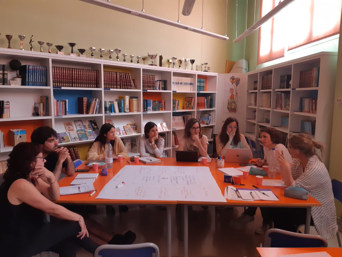 lid_barcelona's tweet photo. Avui ens hem reunit les Comunitats d'Aprenentatge del Programa de #LideratgePedagògic de la @formacio_FECC: directius compromesos amb liderar el canvi per a la millora educativa en els seus centres @subimontse @xevisalvador @FajulaG https://t.co/T8wCN8Iwuu