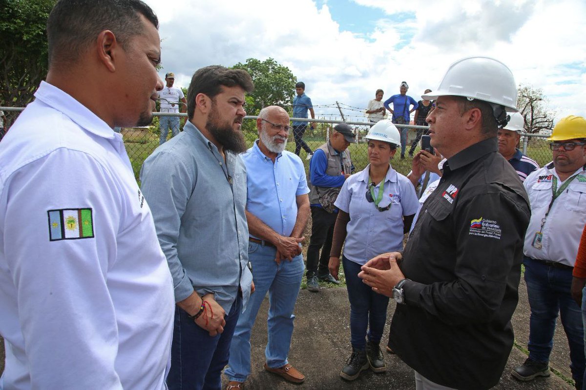 gobmonagasve's tweet photo. El gobernador Ernesto Luna recorrió la subestación eléctrica Quiriquire, del municipio Punceres, donde realizaron trabajos para optimizar el sistema eléctrico, beneficiando a los municipios Punceres y Bolívar.

#Monagas #Maturin #JusticiaYReparación 

https://t.co/lICOcQr7sq