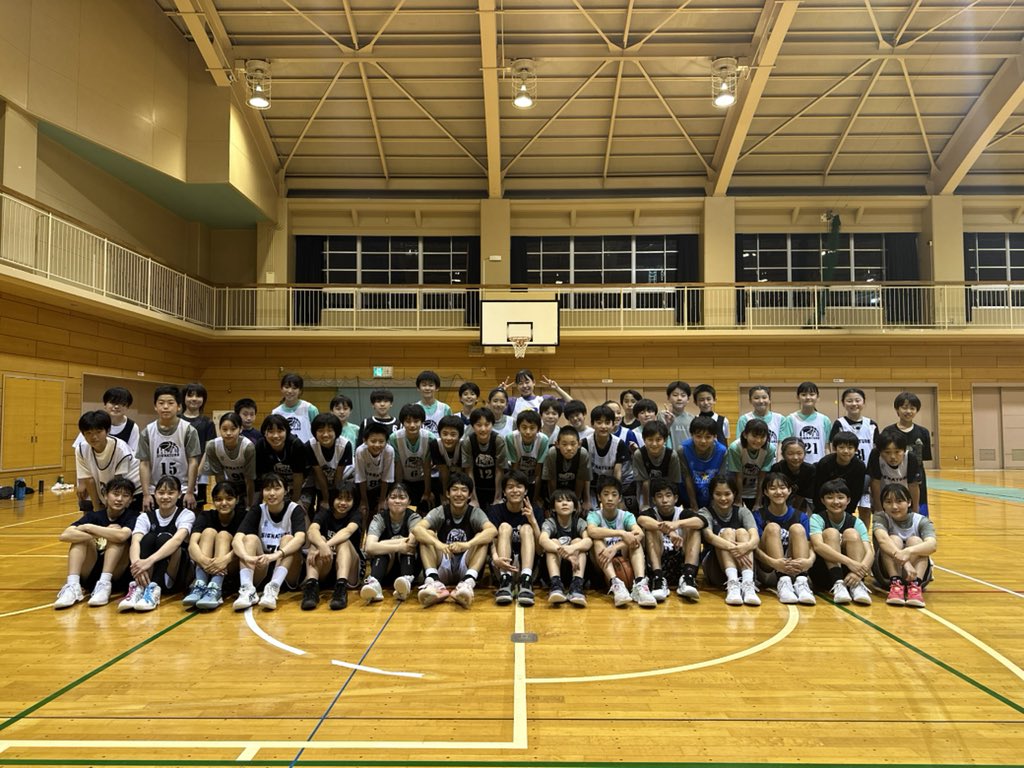 _gnj_33's tweet photo. 2023/4/28 GAMEDAY 
楽しくゲームを通す中で思い通りにプレーが出来る子もいれば、挑戦して失敗する子もいる。
「今日は自由にどうぞ」のせいで役割がないと逆に不自由を感じる子もいる。
GAMEDAYはスクール内での自分の現在地を把握するのに非常に大切な行事。
どう過ごしても自分に嘘はつけない。 https://t.co/M47ejZayLG