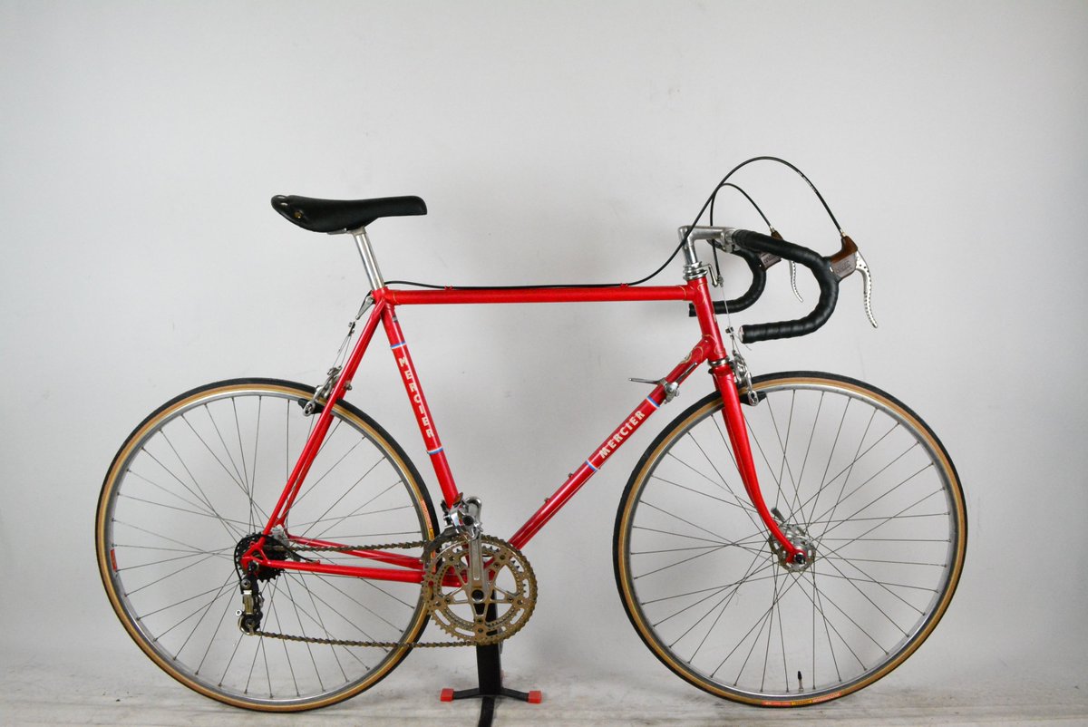 Wir haben ein neues Produkt in unserem Rennrad Shop veröffentlicht. 
Mercier 
Schau es dir an: der-ritzler.de/products/merci….
#rennrad #vintagebikes #velo #racer #racingbike #racebike #cycling #cyclinglife