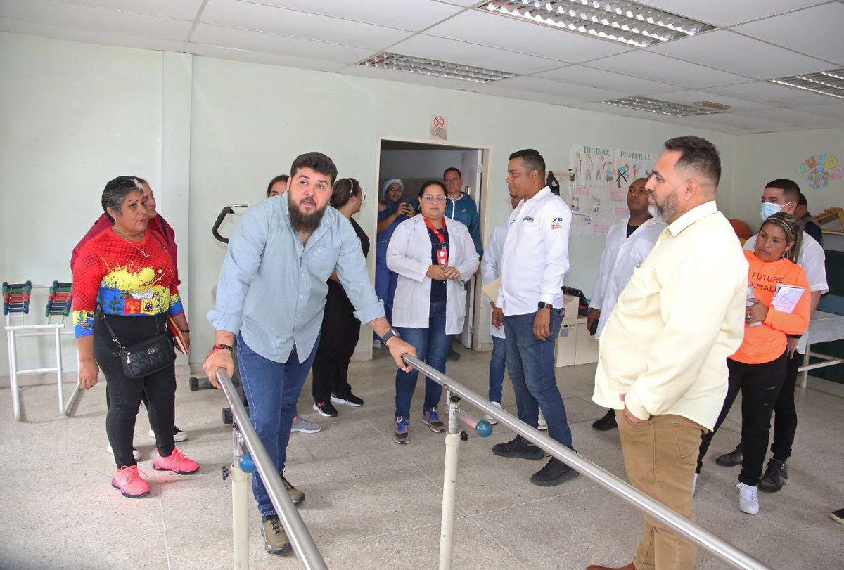 gobmonagasve's tweet photo. El gobernador Ernesto Luna visitó el CDI Luis Fernando Vera de la parroquia Tropical, en Punceres, donde se acordó abordarlo de manera oportuna, para brindar una mejor atención a los habitantes de esta localidad. 

#Monagas #Maturin #JusticiaYReparación 

https://t.co/ADldQeh3PY