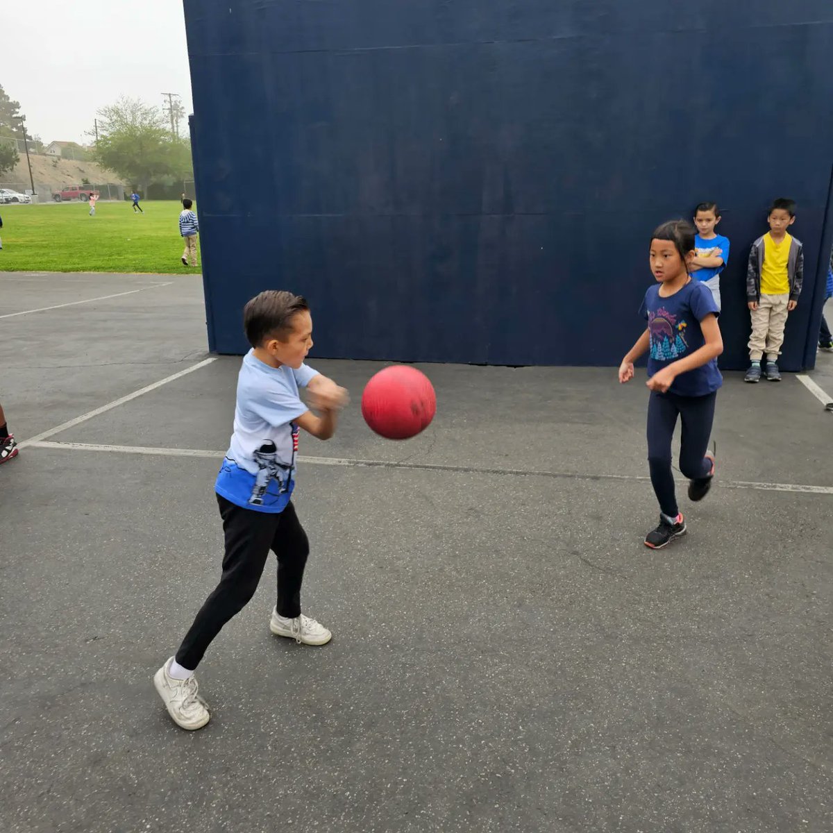 rwolf1221's tweet image. Because they filled up the treasure chest by following the 4Rs students had extra recess this morning. The students loved starting the day with play 🤸🤸‍♀️🛝⛹️ 💗 #developingmindsnurturinghearts
