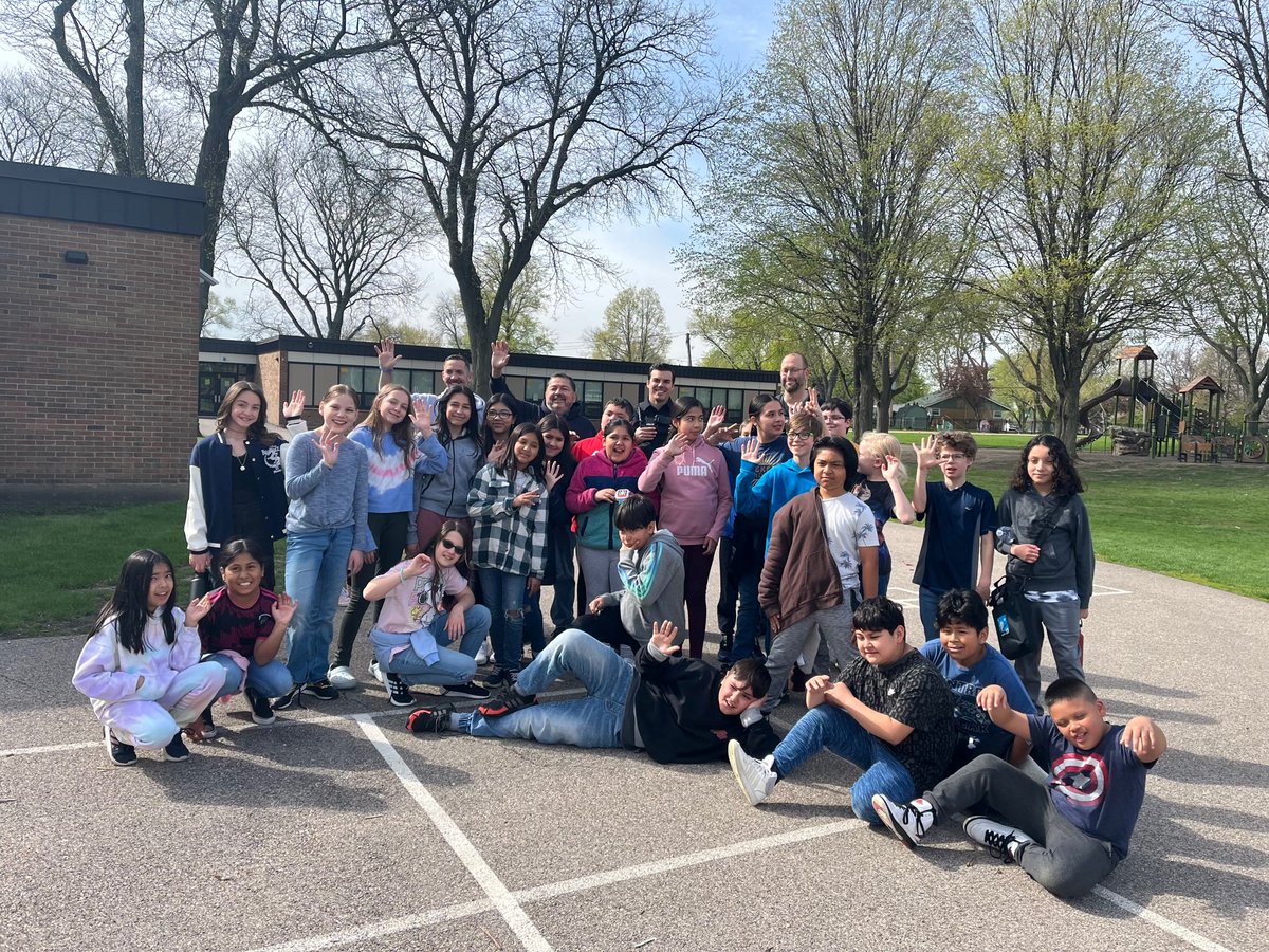 Mayor Pineda joined Healthy West Chicago and West Chicago Elementary School District 33 this morning for the 15th Annual District 33 Wellness Walk. This day is dedicated to spreading awareness to the importance of being active at least a half hour per day.