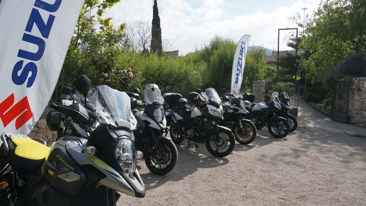 SuzukiMotoES's tweet photo. #VStromers!
Sorteamos 6 plazas dobles para una nueva ruta por el Alto Tajo con nuestro guía de confianza @MrHicks46.

Disfruta de curvas, miradores, cañones, rios, gastronomía y alojamientos con encanto.

Participa: https://t.co/A84frHfNjC

#suzuki #suzukivstrom #vstrom https://t.co/WWNI6CCbjI