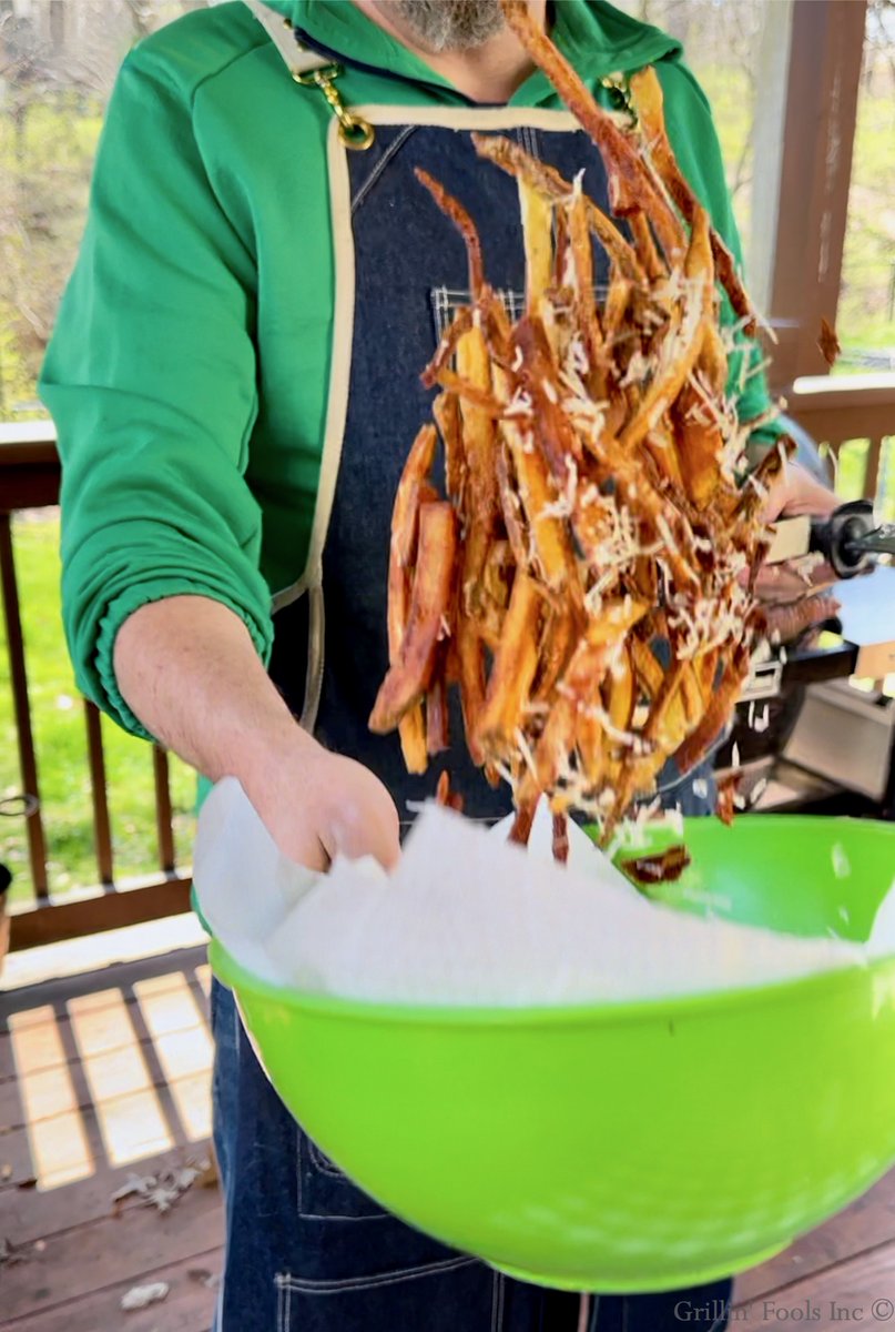 GrillinFool's tweet photo. 👇NEW RECIPE DROP👇
https://t.co/IBlPBXpiRi
FANCY Beef Tallow French Fries. We took our standard tallow fries and added some grated parm, truffle oil and a little garnish.
#BeefTallow #WagyuBeefTallow #TallowFries #BeefTallowFries #FrenchFries https://t.co/0uCsTzoP3g