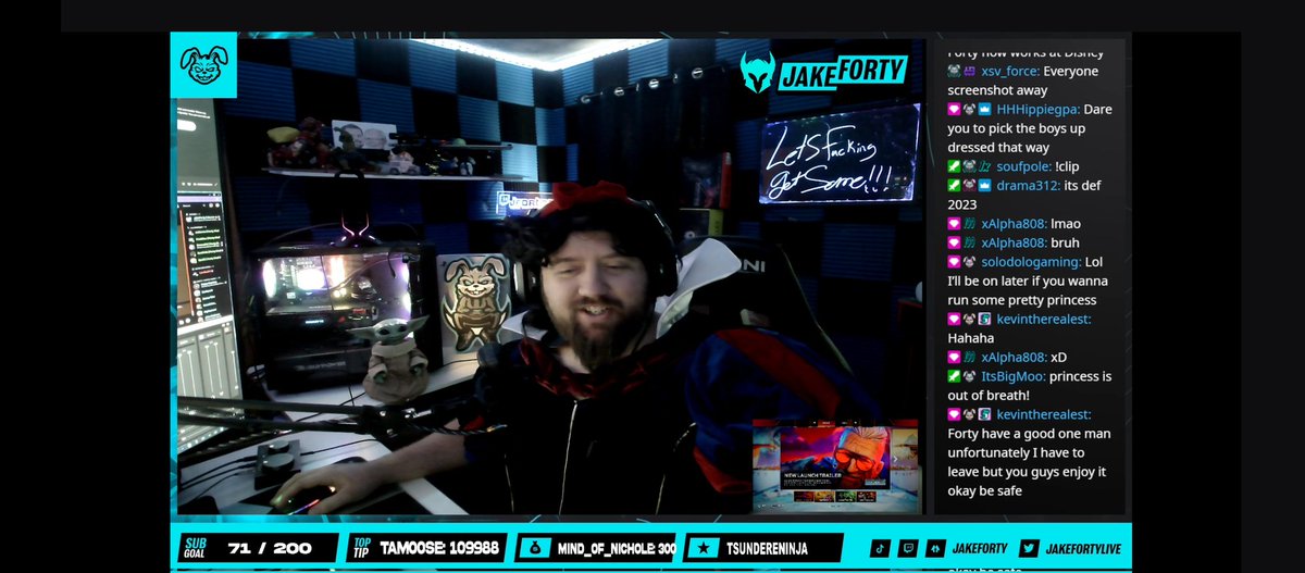 Soufpole13's tweet photo. Is that @JakeFortyLive or snow white? Only the few will know the truth. https://t.co/OZPbELWG53