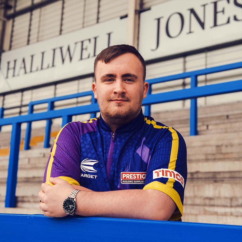 🎯 Junior Darts World Champion &amp; Wire fan Luke Littler dropped by the HJ this week

Luke has had our club badge added on to his shirt for future tournaments. All the best, Luke!