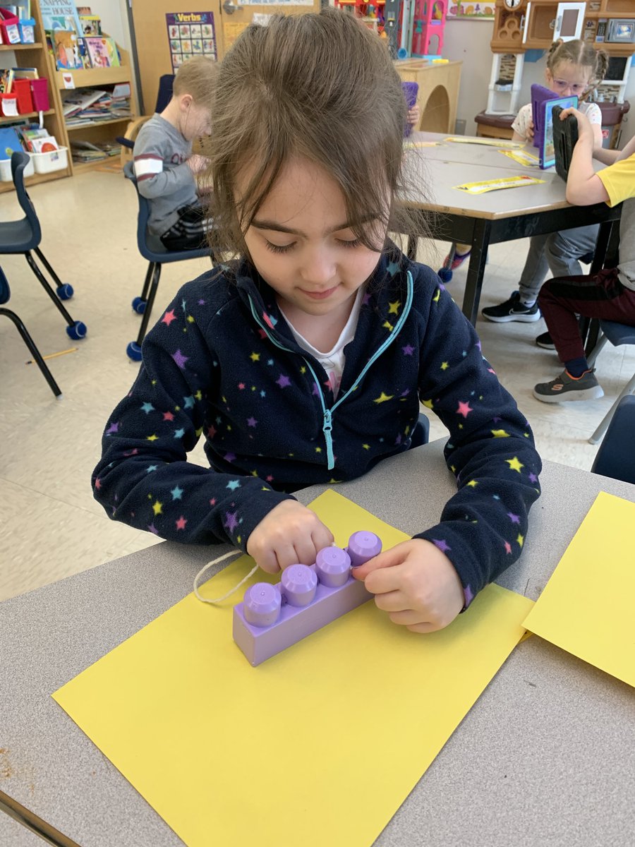 Learning to floss our teeth🦷 ⁦<a href="/RoncalliSchool/">Roncalli Elementary</a>⁩ #dentalhealthmonth