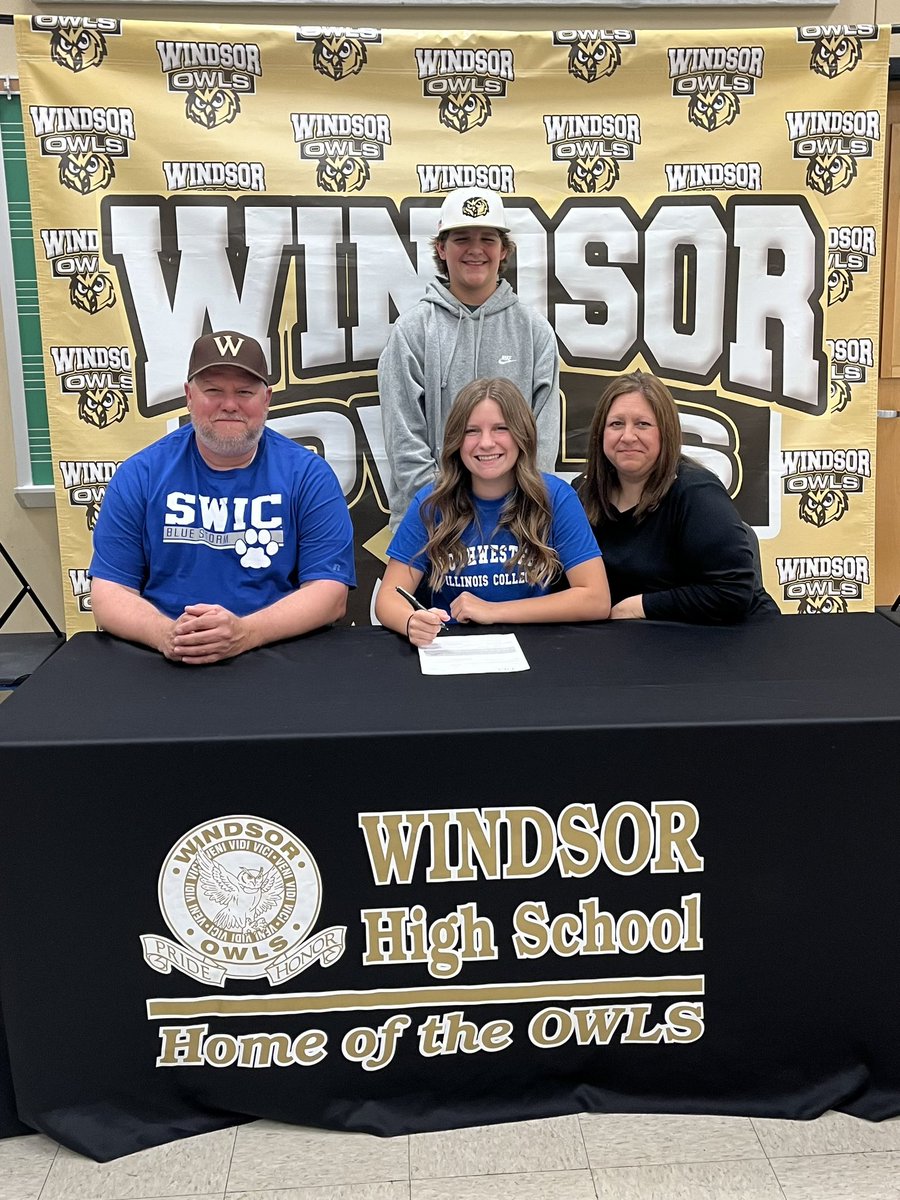 Congrats to Peyton Broderick on signing to play soccer next year at SWIC.  #alwaysanowl #baller