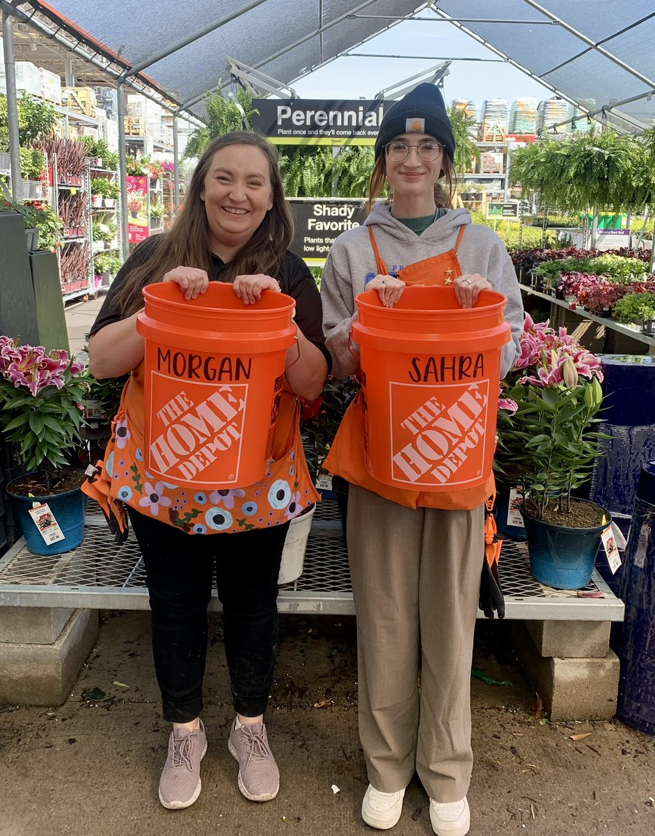 LeahAMoor's tweet photo. Cashier Appreciation Week was off to a great start and some exciting things planned for the weekend! #2211proud https://t.co/pXfzlhPikC