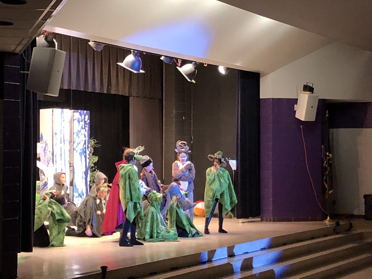EBergerTeaches's tweet photo. Such an impressive performance of Frozen Jr. by the @bpbroncos Drama Club! Great job directing @msheldbpms ❄️ https://t.co/0FoD8gZSo6