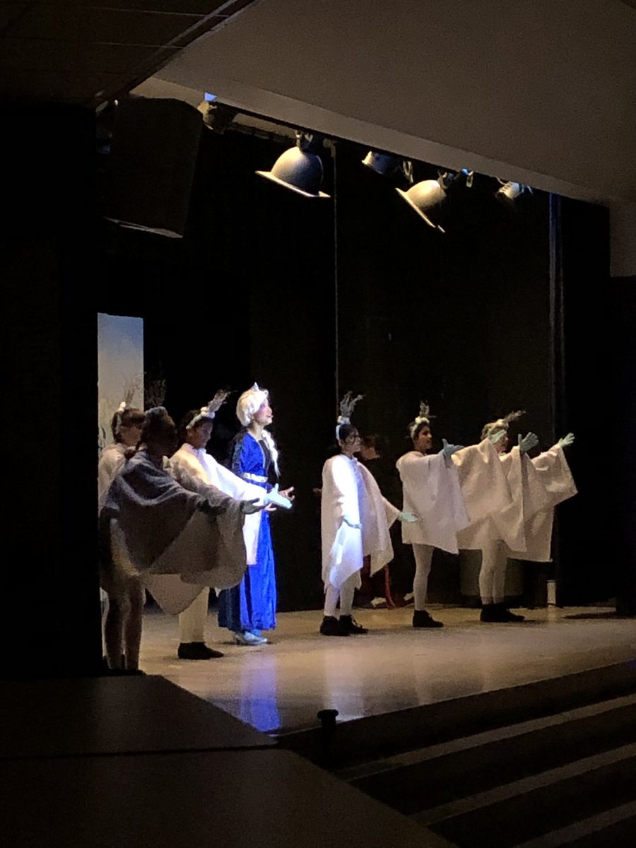 Such an impressive performance of Frozen Jr. by the <a href="/bpbroncos/">Boulan Park</a> Drama Club! Great job directing <a href="/msheldbpms/">Jordan Held</a> ❄️