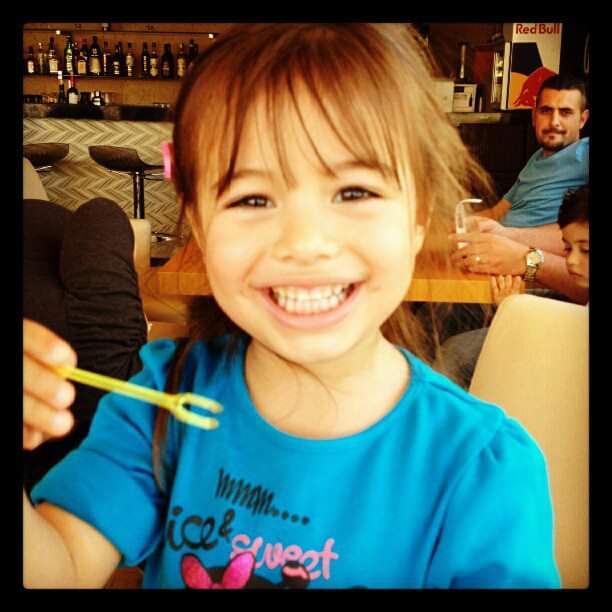 Gülüşüne ölürüm annem ben senin... hayatımsın, her şeyimsin...
#isiasortakdavamız