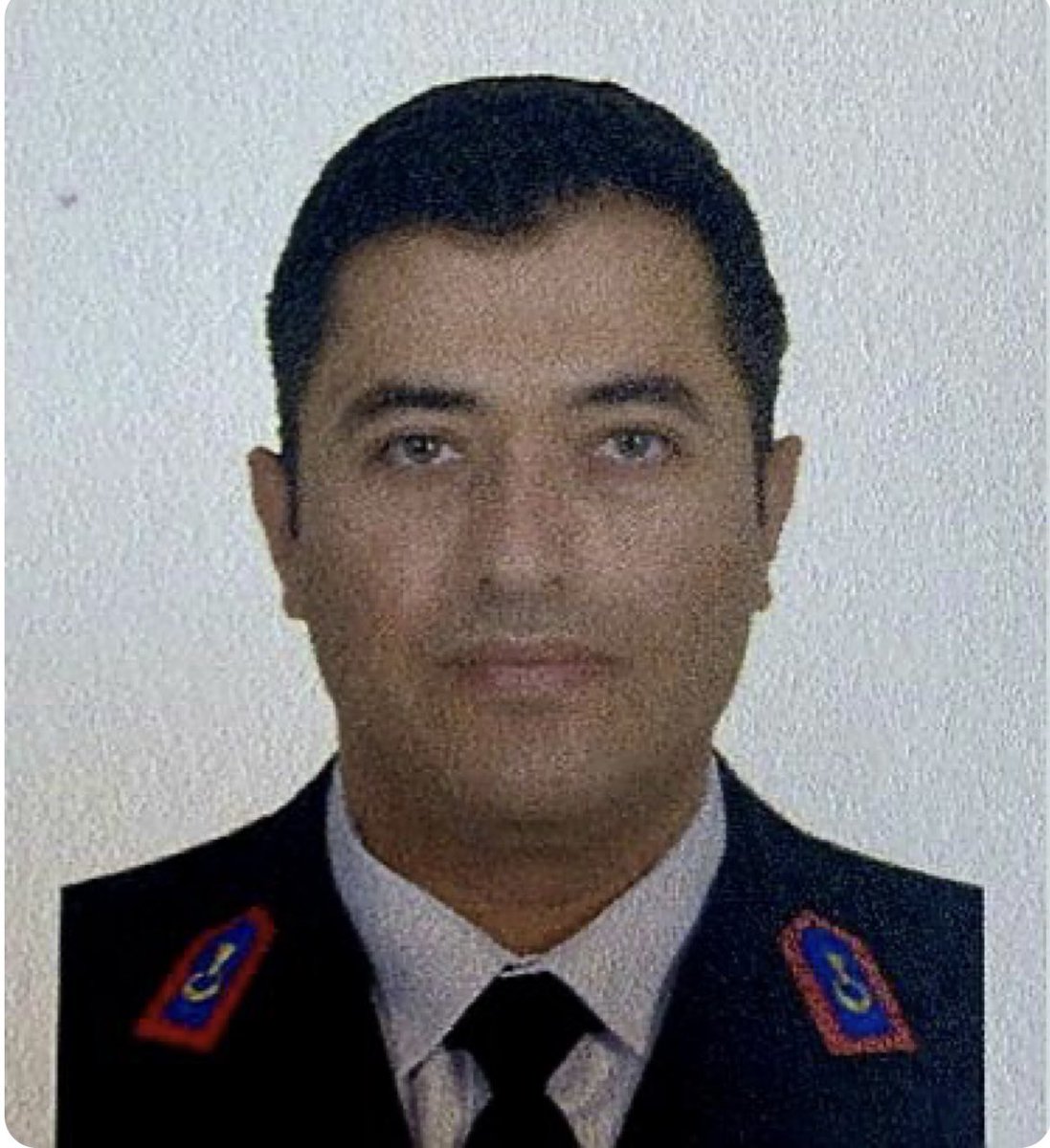 AbbasGNDZ2's tweet photo. Mardin'in Nusaybin Kırsalında Hain Alçak Şerefsiz PKK'lı teröristlerle çıkan çatışmada Jandarma Astsubay Üstçavuş Mehmet Gündüz #şehit oldu. Şehidimize Allah’tan rahmet, yakınlarına Sabır diliyorum.Milletimizin başı Sağolsun🇹🇷 https://t.co/ZJDDAg5RgY