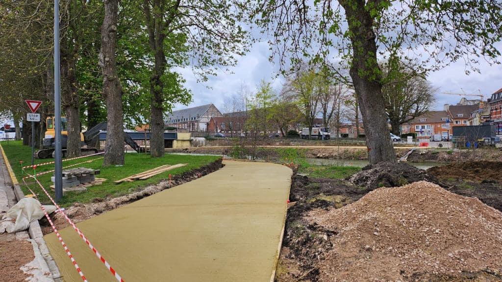 fdecoster's tweet photo. 🚲🚲🚲 Relier à vélo Canterbury au sud de l’Italie via la @VilleSaintOmer, c’est la très belle idée de l’#eurovéloroute n°5 🇪🇺 ! 

Notre commune a naturellement pris part à cet ambitieux projet en assurant l’#aménagement de son tronçon passant dans notre belle ville. https://t.co/TwEsB2tFFa