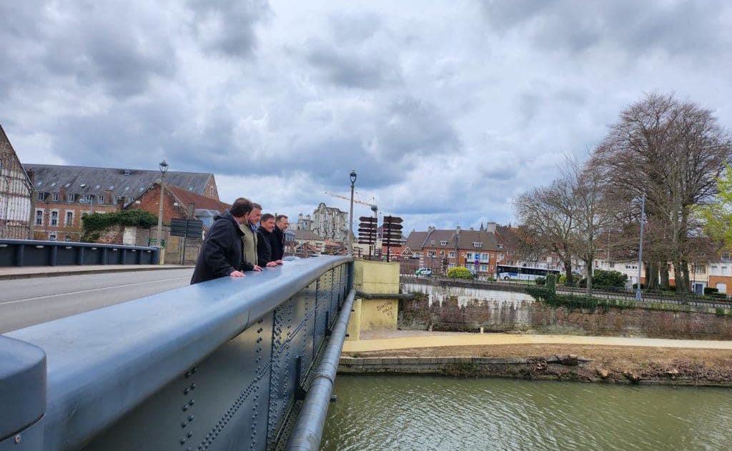 fdecoster's tweet photo. 🚲🚲🚲 Relier à vélo Canterbury au sud de l’Italie via la @VilleSaintOmer, c’est la très belle idée de l’#eurovéloroute n°5 🇪🇺 ! 

Notre commune a naturellement pris part à cet ambitieux projet en assurant l’#aménagement de son tronçon passant dans notre belle ville. https://t.co/TwEsB2tFFa