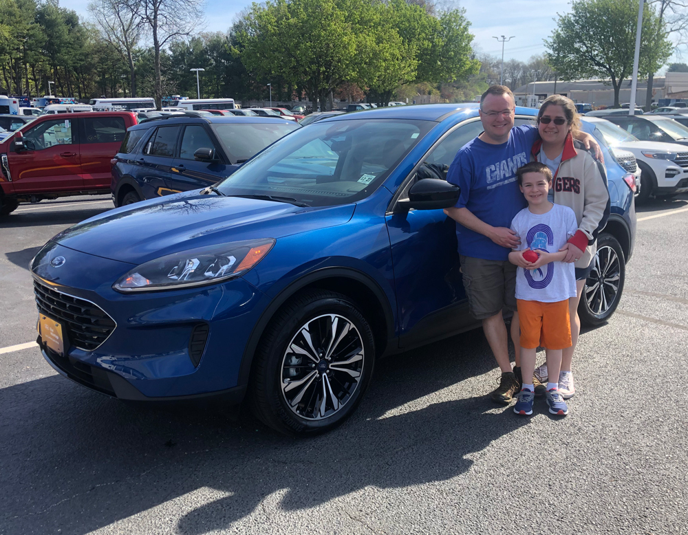 DownsFord's tweet photo. Thank you returning customers Michael G. and family from Toms River and congratulations on your 2022 Escape!
Salesperson: Maria Springer https://t.co/R1ySyBEW0s