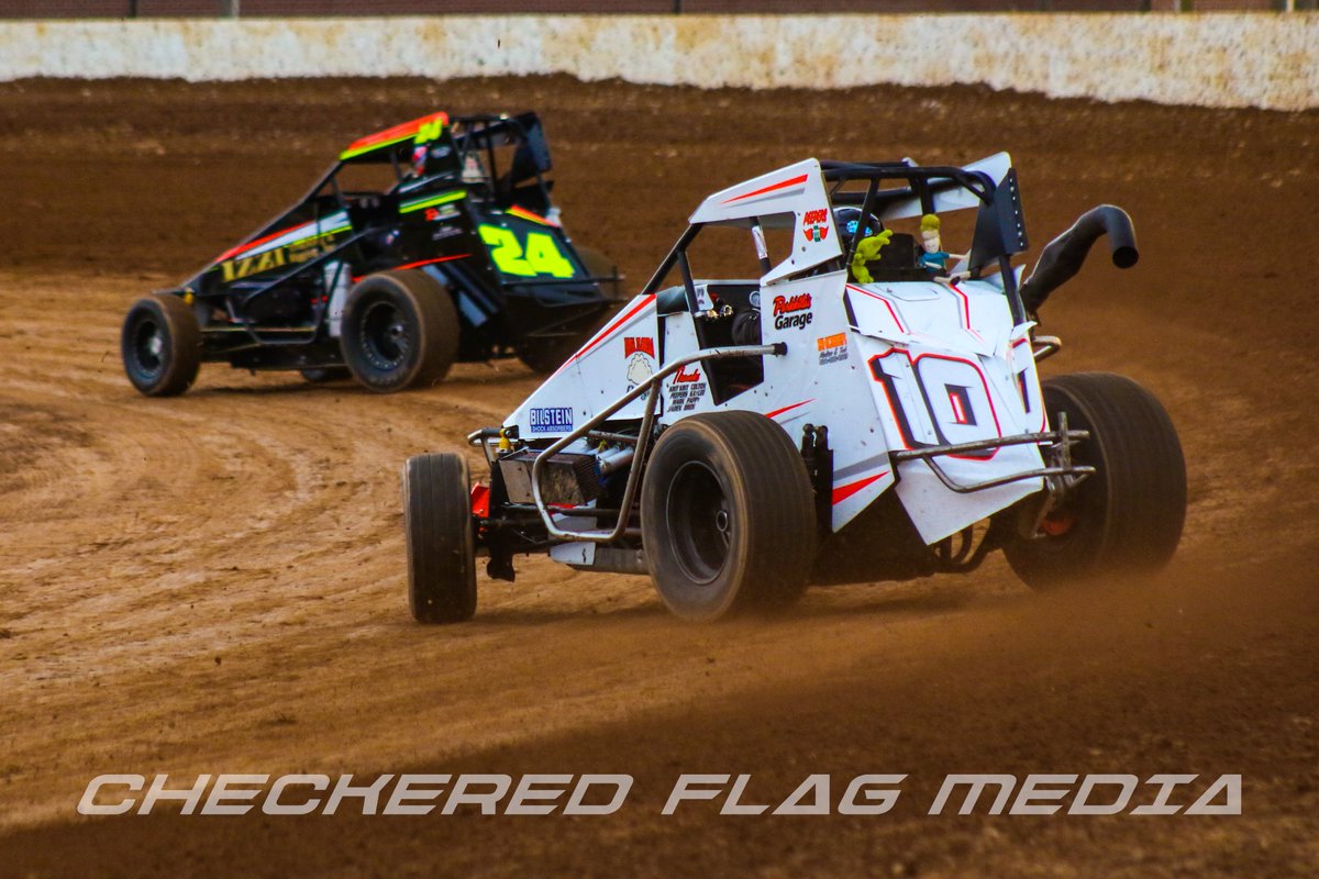 FlagCheckered's tweet photo. Jason Muldowney slings his All-Pro SpeedSTR into turn 3 at the Bloomsburg Fair Raceway as he trails Sammy Martz Jr

@BloomFairRacewy https://t.co/GSUb0PE8RP