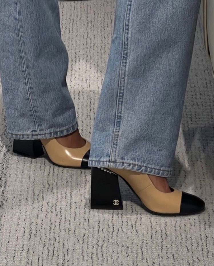 therowsmvse's tweet photo. These Chanel heels https://t.co/nAiLNMmY0v