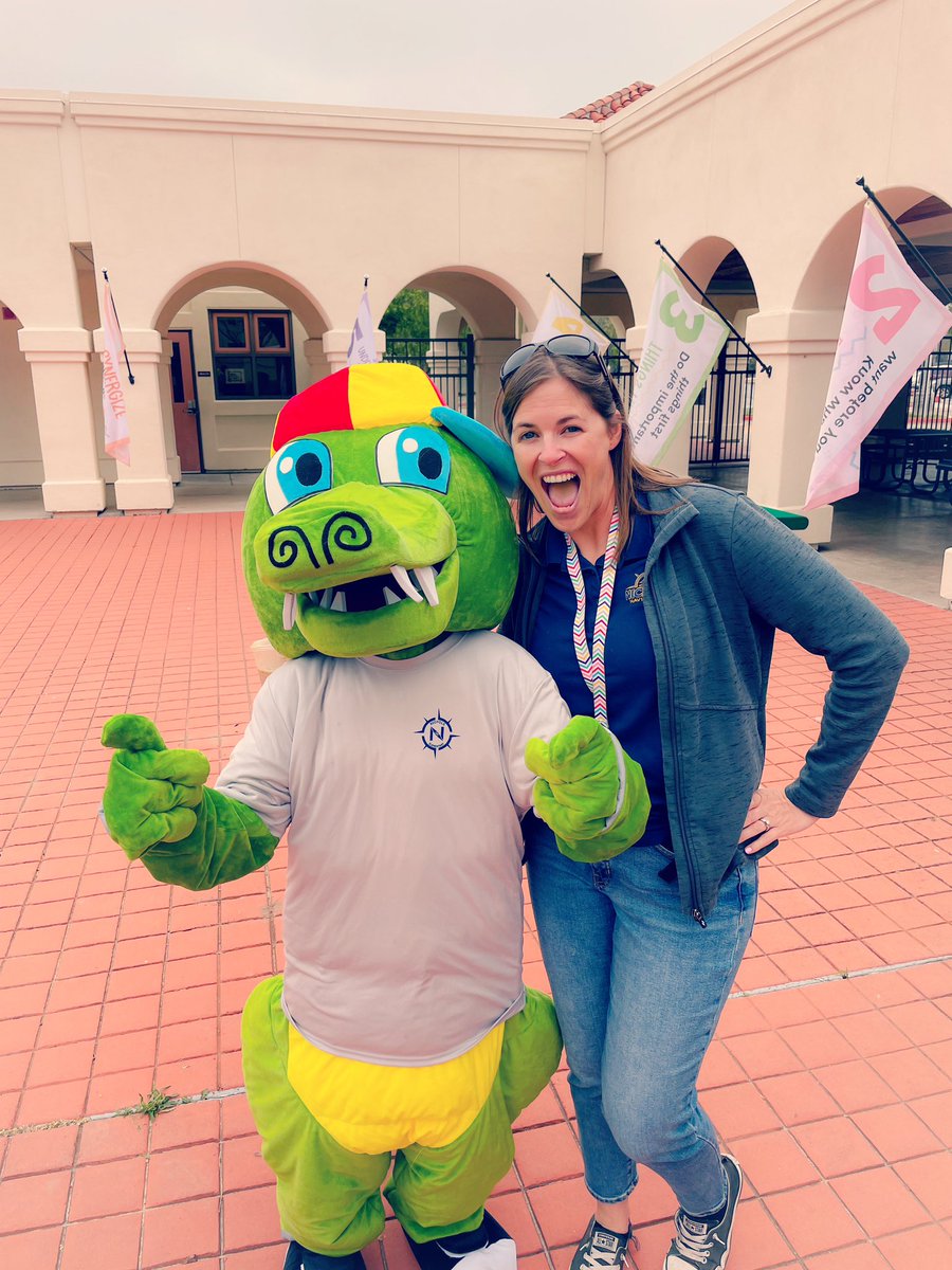 I met our new mascot today, Navi-Gator! He knows what it takes to be a leader!! <a href="/Nichols_Navig/">Nichols Navigators</a> @OsideUSD #NaviGator #DestinationOside