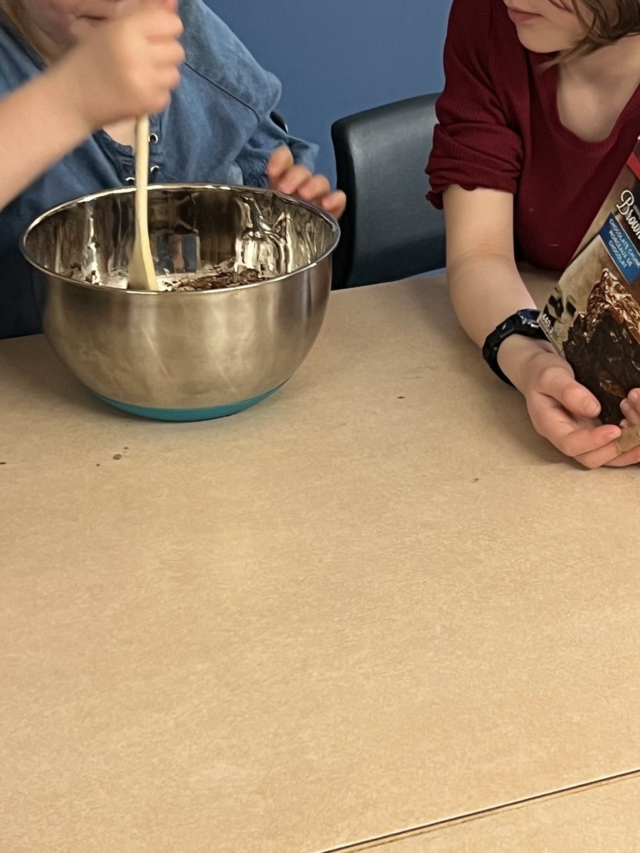jenfunke's tweet photo. We made chocolate chunk brownies today in cooking group! I’m so impressed with how well the students are following directions and making sure everyone has a turn on this group ❤️. ⁦@Seaside_elem⁩ https://t.co/5L1rQApnQR