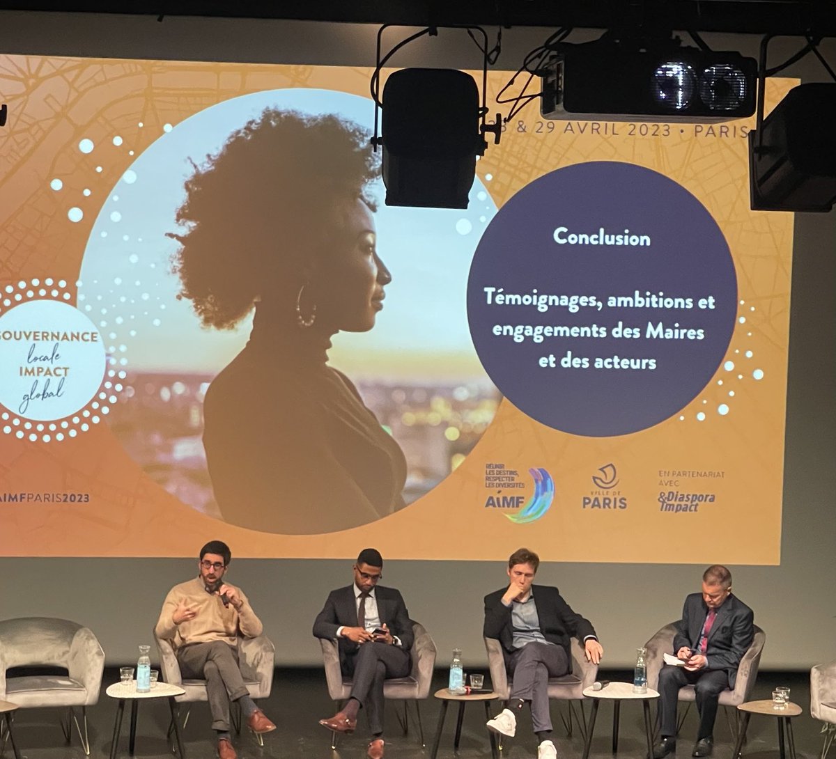 Conclusion de ce colloque 
Témoignages, ambitions et engagements des maires et des acteurs. 
Ce colloque #AIMFParis2023 a permis d’explorer les différents dispositifs qui peuvent être mis en place par les municipalités pour démultiplier l’impact économique des diasporas.