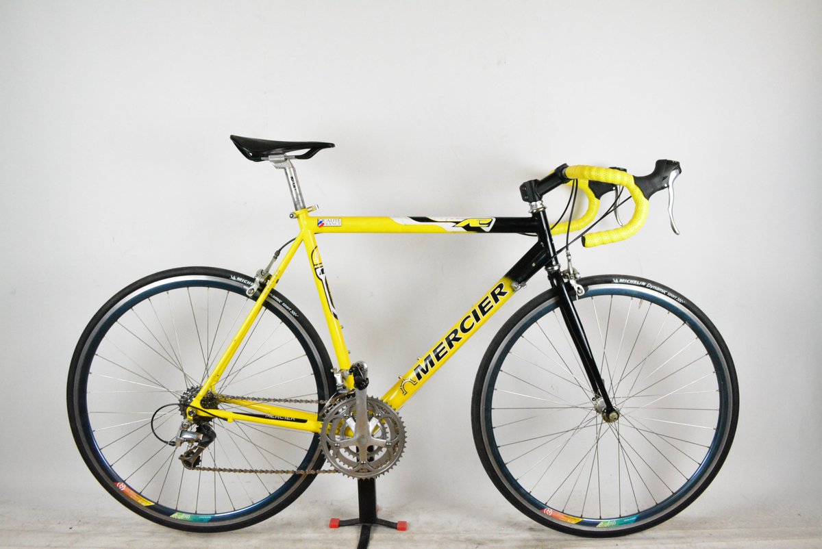 Und wieder haben wir etwas neues in unserem Onlineshop.
Mercier Comp Rennrad 54cm 
Jetzt hier bestellen! der-ritzler.de/products/mafio….
#rennrad #vintagebikes #velo #racer #racingbike #racebike #cycling #cyclinglife