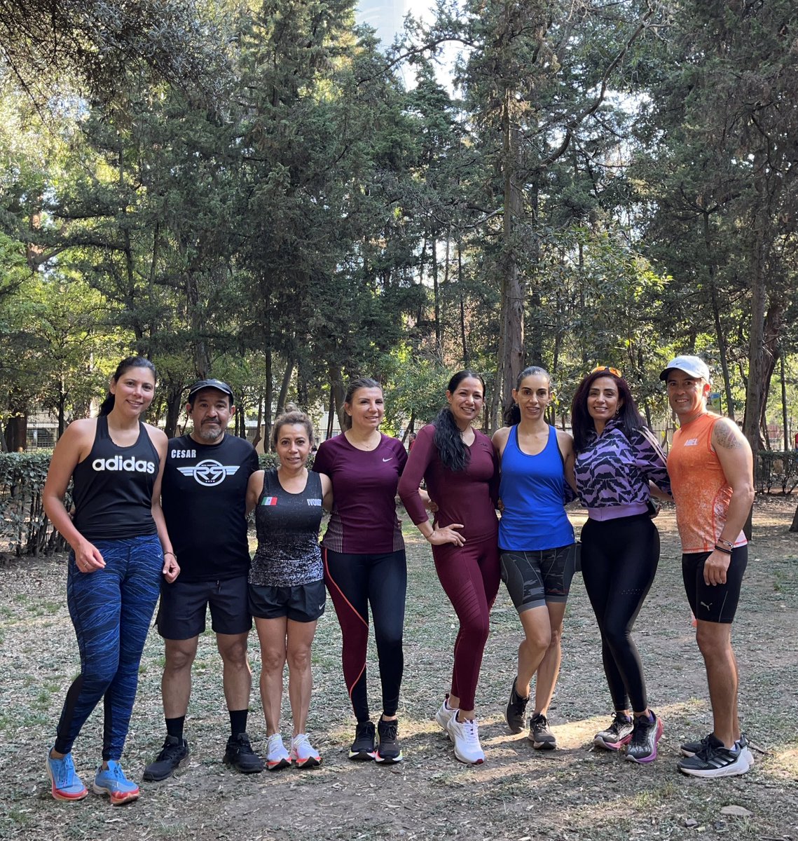 #FelizViernesATodos 🏃🏻‍♂️🎵🏃🏻🎶
A disfrutar el Fin de semana largo!
Viernes de amigos en Viveros 
<a href="/LoveRunSmile/">LoveRunSmile</a> <a href="/EntreRunners/">Entre Runners</a>