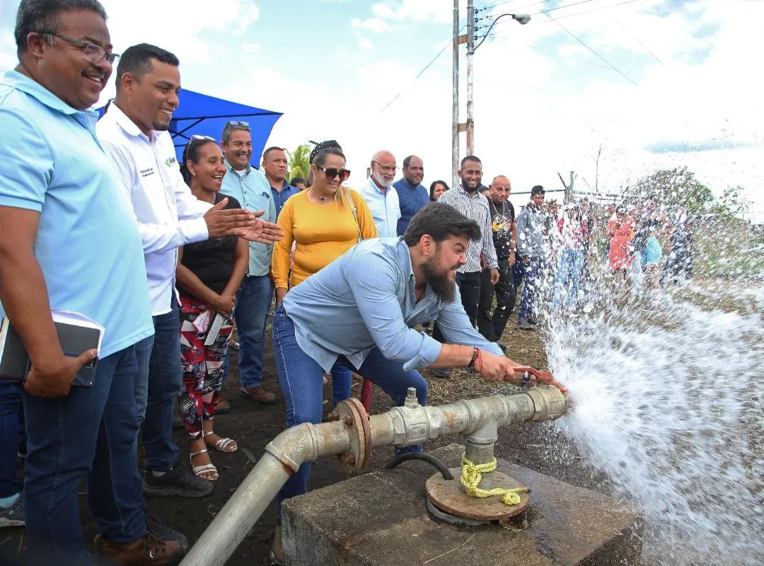 gobmonagasve's tweet photo. Gobernador Ernesto Luna potencia servicios públicos e infraestructuras educativas en el municipio Punceres - https://t.co/Hj4vOhgXxT

#Monagas #Maturin #JusticiaYReparación 
https://t.co/LDklLKfXtD