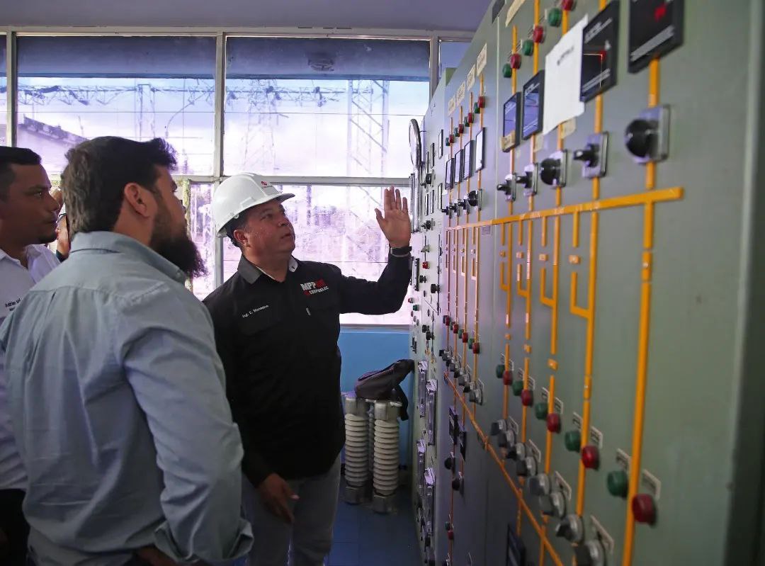gobmonagasve's tweet photo. Gobernador Ernesto Luna potencia servicios públicos e infraestructuras educativas en el municipio Punceres - https://t.co/Hj4vOhgXxT

#Monagas #Maturin #JusticiaYReparación 
https://t.co/LDklLKfXtD