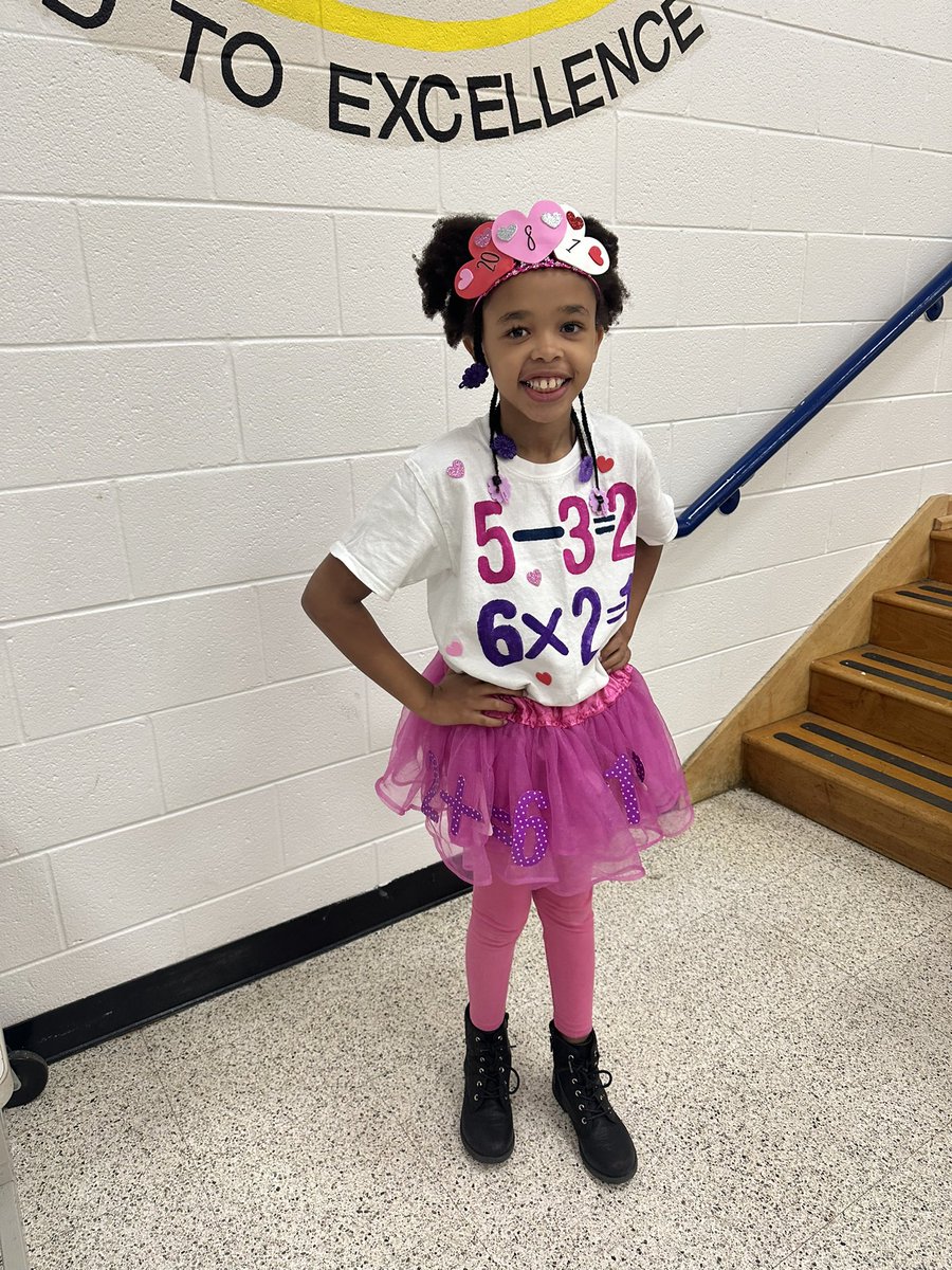 mathninja340's tweet image. 4/27/23 - Just a few pics of Math Vocab Day @SeatackDream @DrBellGriffin @VBMathRocks @amstark20