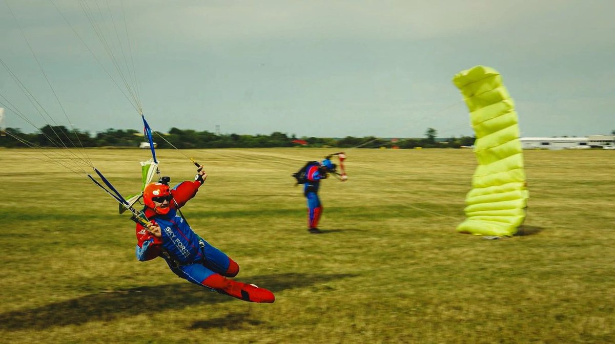 skydive_phoenix's tweet photo. We like to say that a day spent skydiving with us is never a day wasted! 😀 https://t.co/SWZ7Ueampm