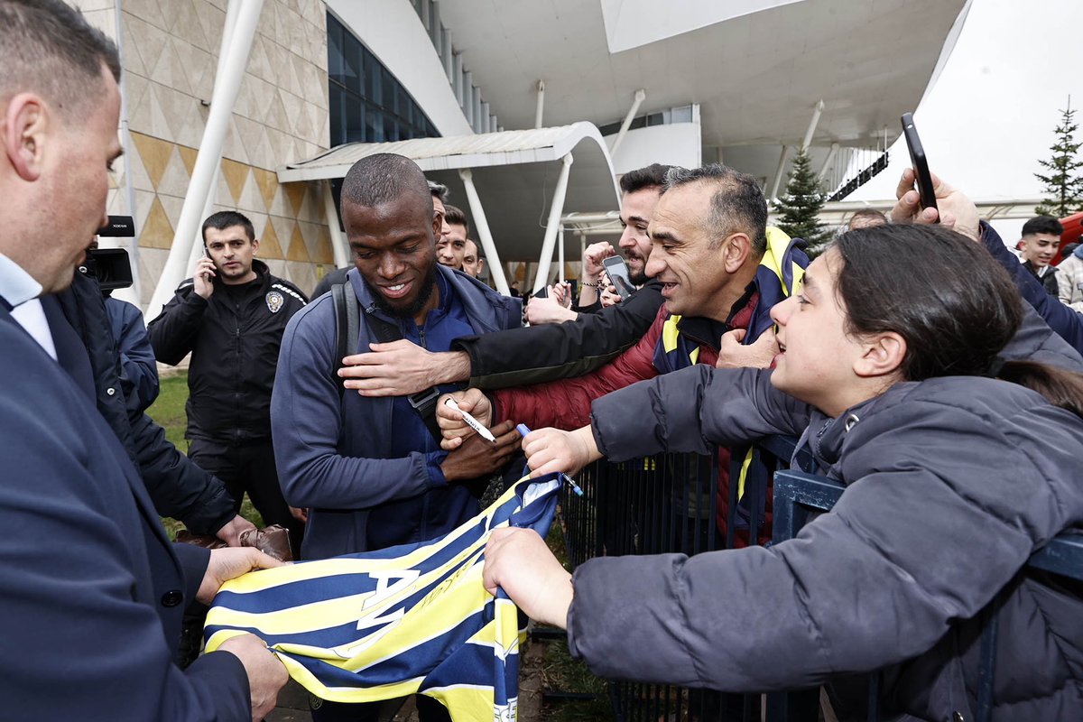 Fenerbahce's tweet photo. 📍 Sivas’tayız.
#SVSvFB https://t.co/5ta4omqtXK