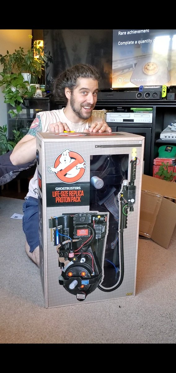 JRockGameRocker's tweet photo. Yesterday felt like Christmas morning! My inner child is beaming... thanks @SpiritHalloween for the opportunity to own this Life-Size #Ghostbusters Proton Pack!
#BustinMakesMeFeelGood https://t.co/qNmS8rbcZX