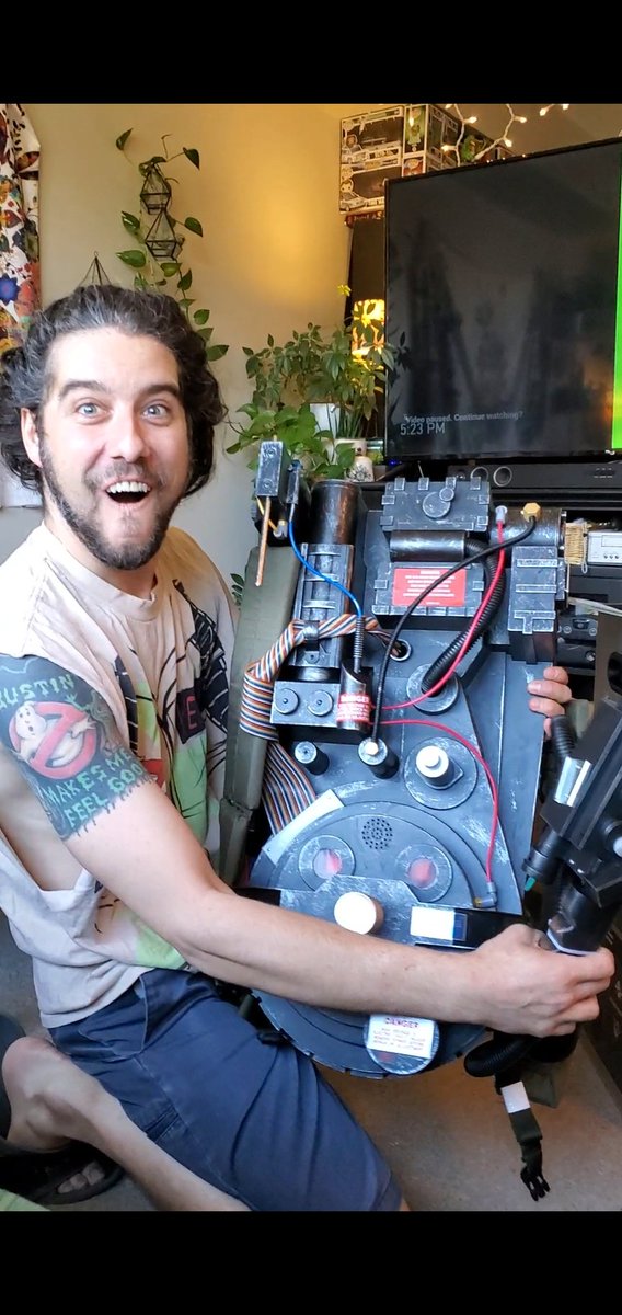 JRockGameRocker's tweet photo. Yesterday felt like Christmas morning! My inner child is beaming... thanks @SpiritHalloween for the opportunity to own this Life-Size #Ghostbusters Proton Pack!
#BustinMakesMeFeelGood https://t.co/qNmS8rbcZX
