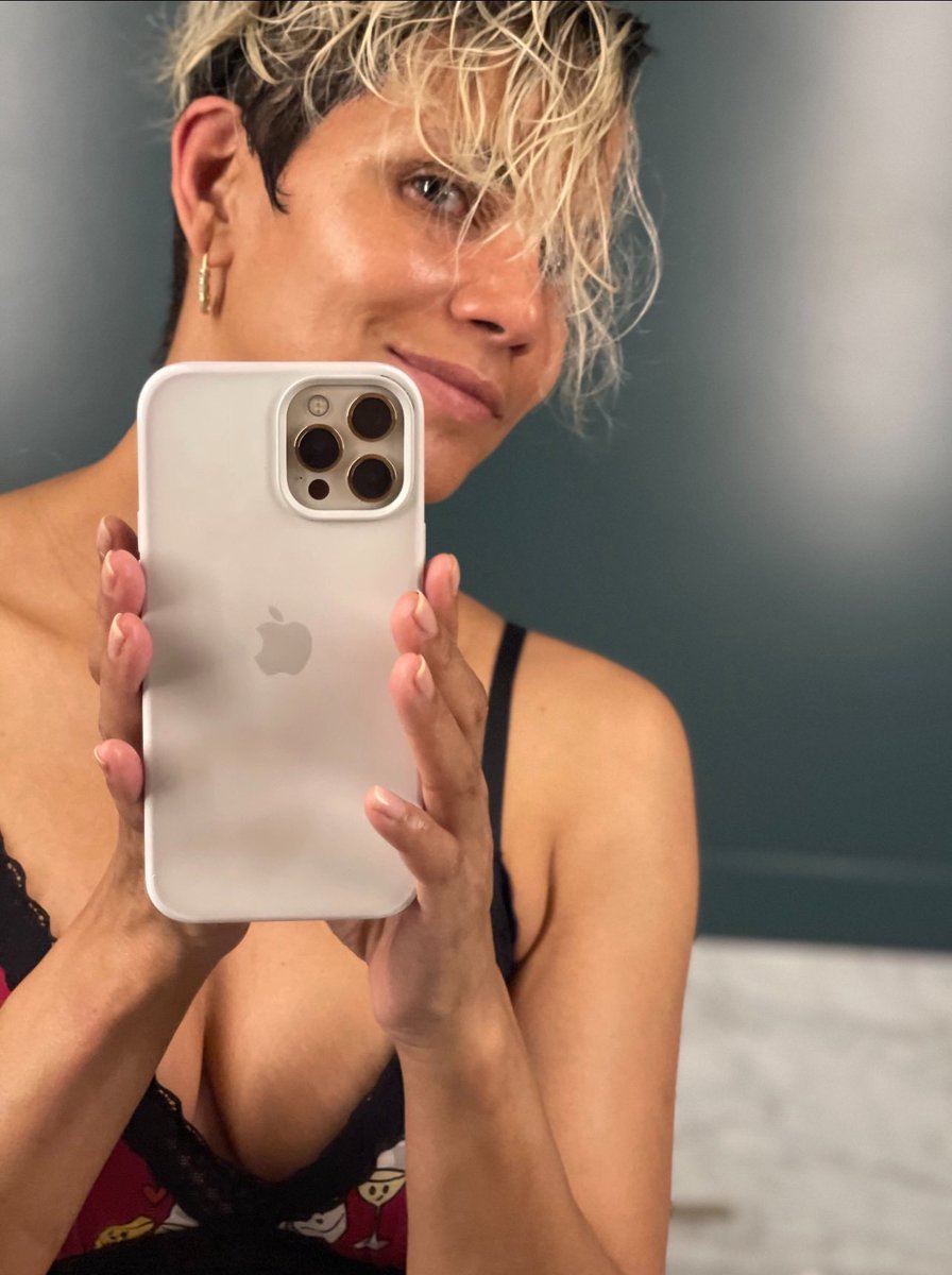 Mirrors … the most honest friend out there 🤍