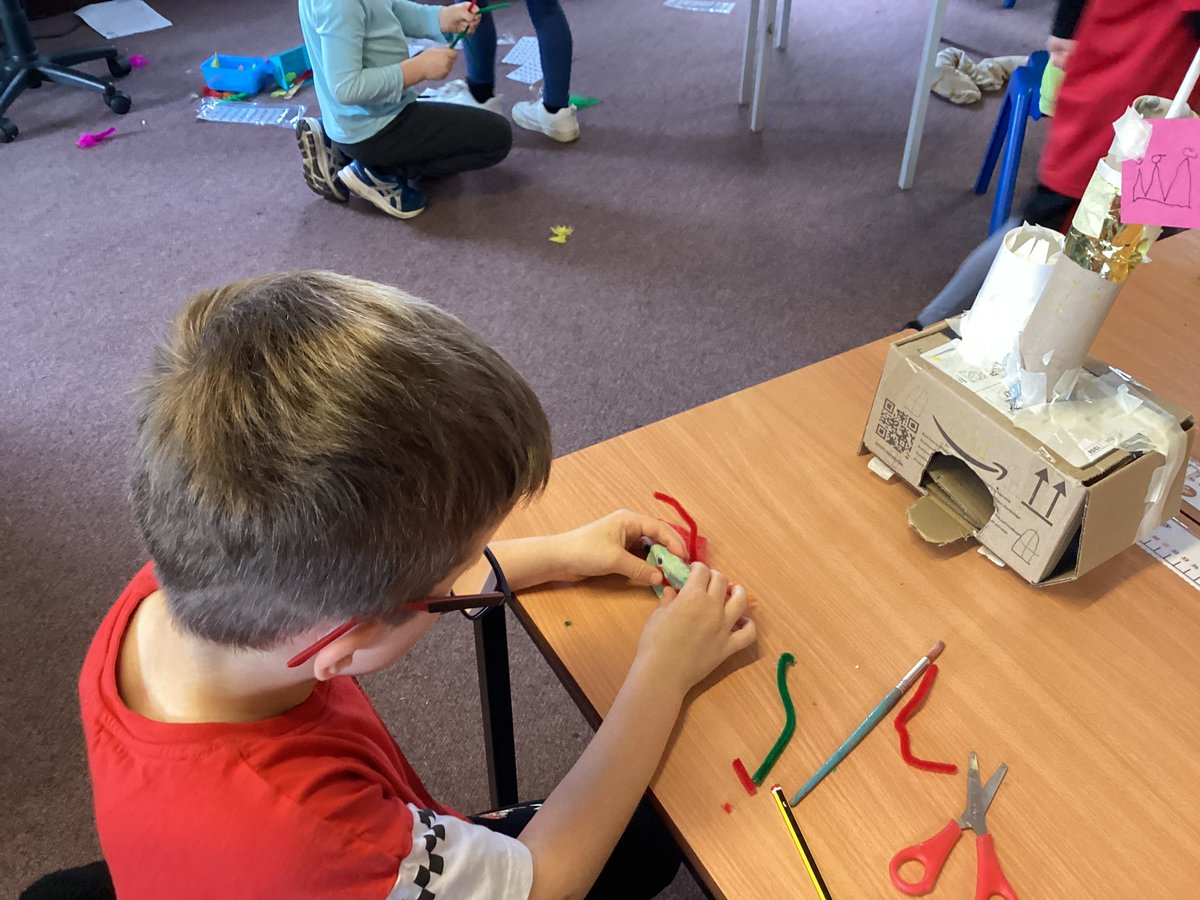 shortlanesend's tweet photo. Todays round up in Fal Class.
Science experiments and making our Bog Babies! https://t.co/dgGUe2OScP