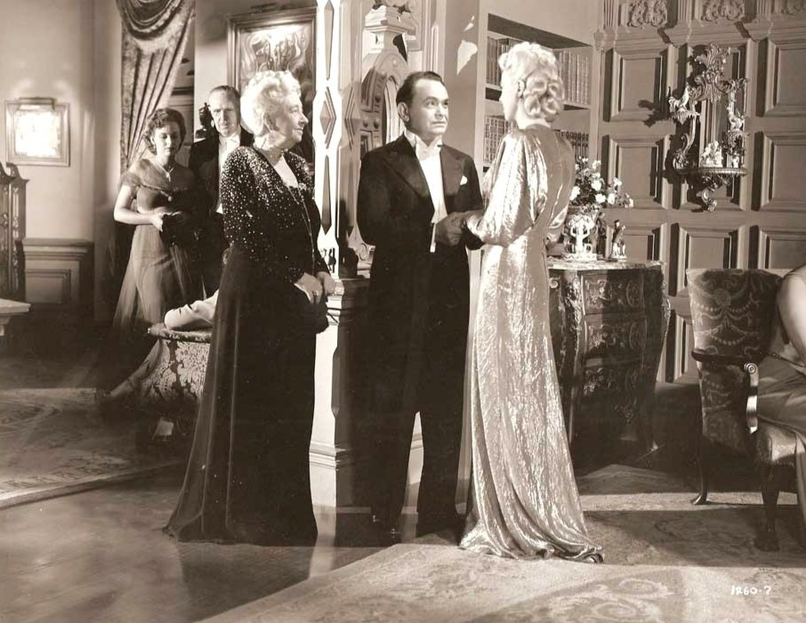 TinseltownTwins's tweet photo. May Whitty with Edward G. Robinson and Anna Lee in Flesh and Fantasy (1943). #ClassicGirlOfTheWeek #MayWhitty https://t.co/7stogwpO0m