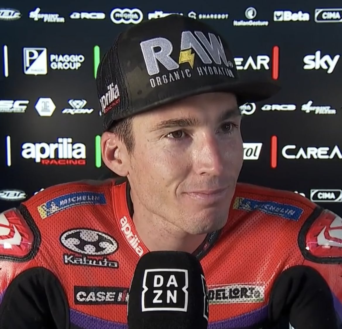 alejandrogp__'s tweet photo. 🎙️@AleixEspargaro: 

“La injusticia más grande del motociclismo es que Dani Pedrosa no tenga un mundial. Aunque no debería tener uno, tendría que tener tres”

Que grande es este tío. https://t.co/oQKlkK8oPG