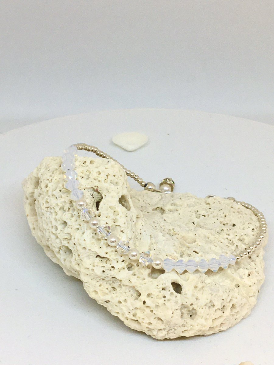 LindaBuschPC's tweet photo. Delicate Crystal &amp; Sterling Silver Beaded Bracelets 👉Spring Gifts “Favorite” anything in my shop and wait for 20% off coupon. Eligible shoppers have “opted in” to receive Etsy marketing emails. Apply to purchase https://t.co/MQS8RfTsl2 #ListMyEtsy #etsyfinds #etsygifts #jewelry https://t.co/QWYfyZ0X5P