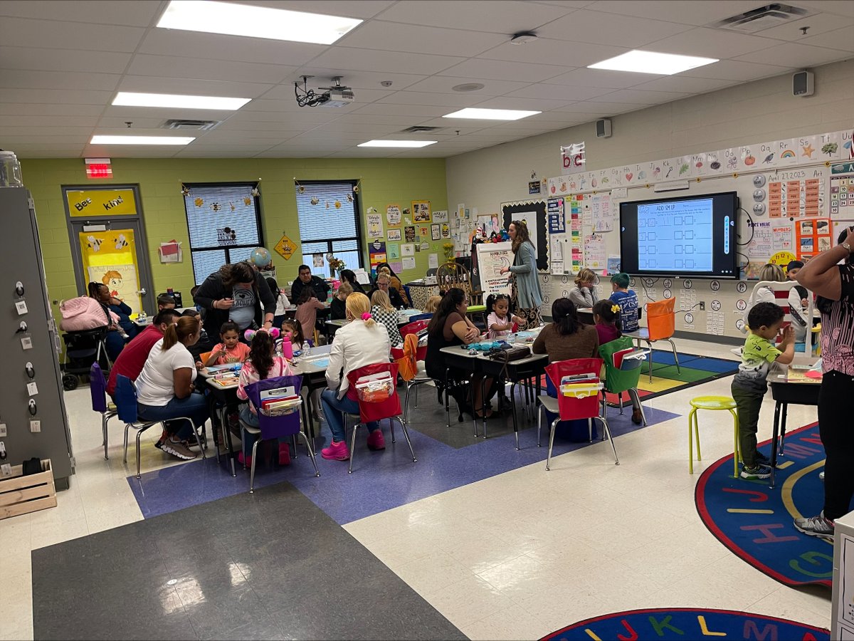 LLE_Little_Hawk's tweet photo. Our first grade families had a great parent engagement night. The students received new books and parents learned how to play several math and reading games with their student! https://t.co/26EGW9IIk1