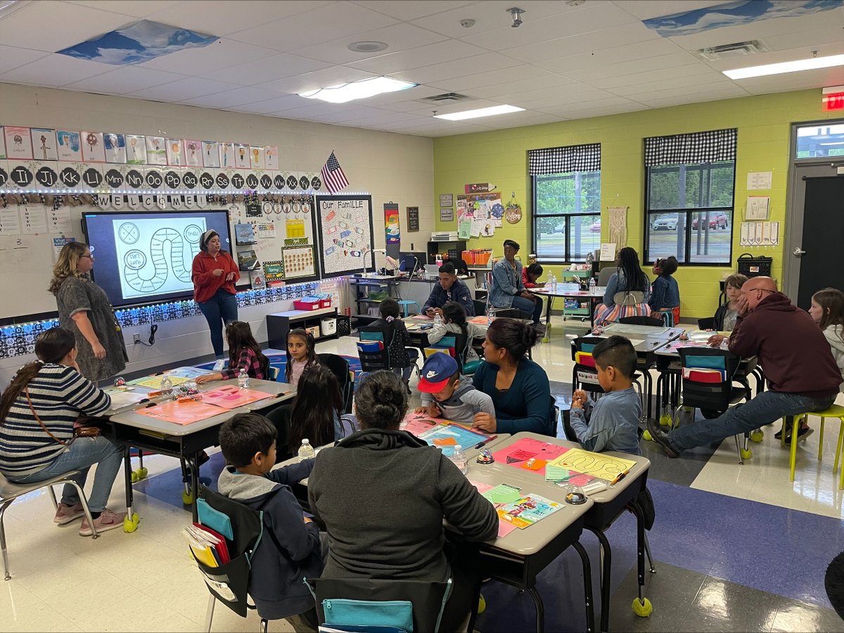LLE_Little_Hawk's tweet photo. Our first grade families had a great parent engagement night. The students received new books and parents learned how to play several math and reading games with their student! https://t.co/26EGW9IIk1