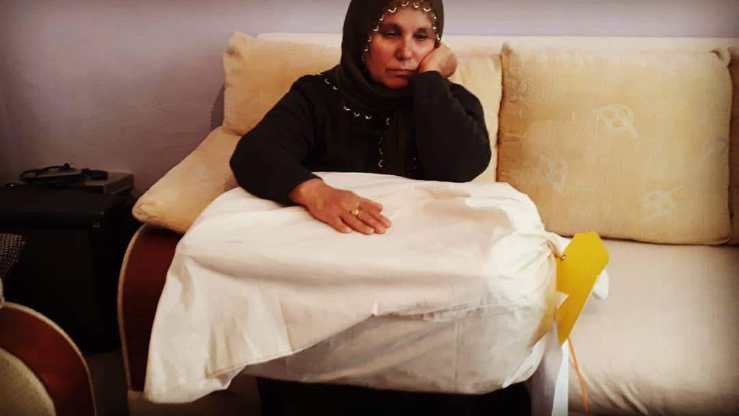 Agit İpek'in kemikleri kargo ile annesine gönderilmişti. Bugün Agit İpek'in annesi Halise Aksoy tutuklandı. Halise anayı serbest bırakın!
#HaliseAksoy