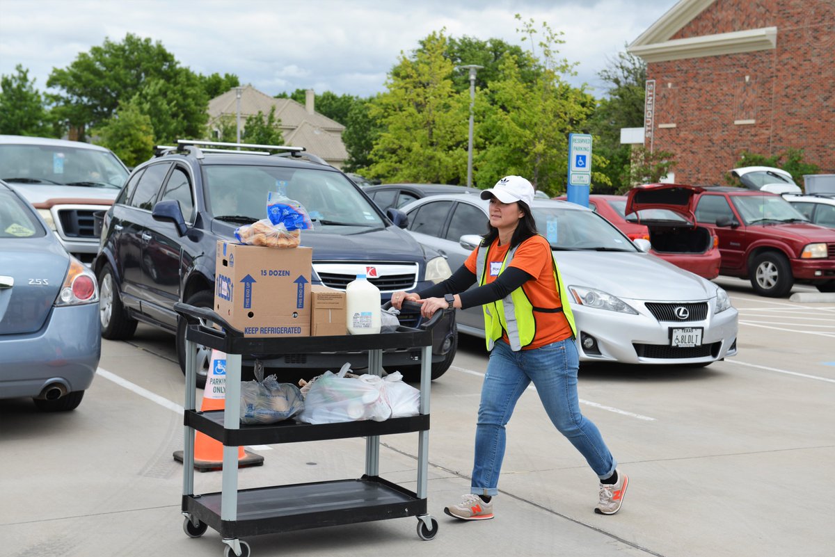 TheStorehouseCC's tweet photo. Yesterday, 26 volunteers representing @CFT4B, @DallasFed, @HumCapLP, and @thomsonreuters helped us provide 70 pounds of grocery items to each of the 641 families who visited our pantry. Thank you volunteers! #CFT4B #InGoodCompany https://t.co/yTQKDxFukh