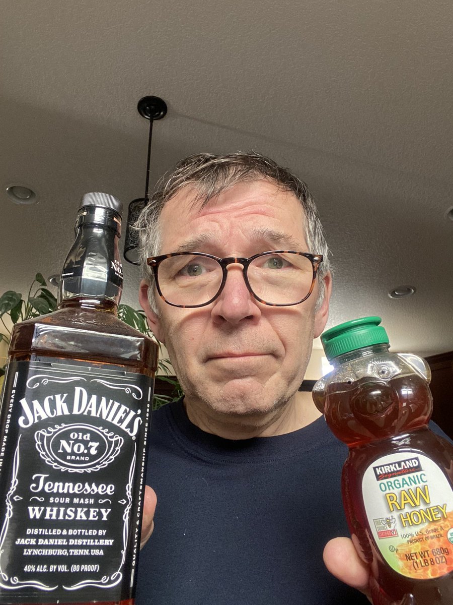 Macsisak's tweet photo. My auntie had the best suggestion for my bronchitis! #Its4oclockSomewhere https://t.co/xVjavpGxSK